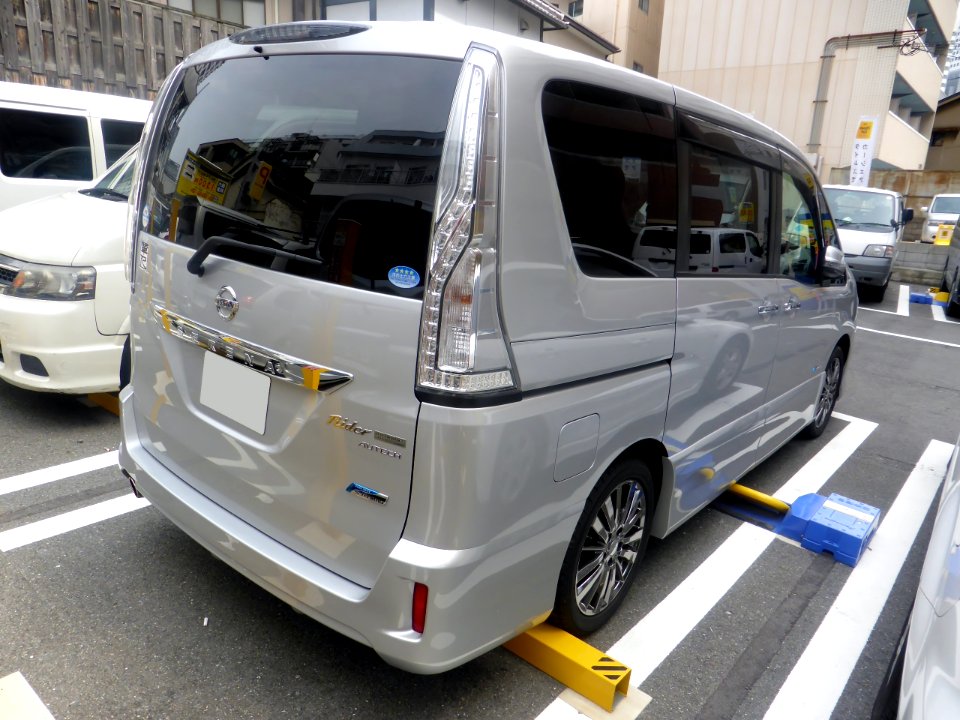 Nissan SERENA Rider S-HYBRID (C26) rear