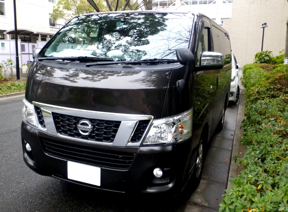 Nissan NV350 CARAVAN PREMIUM GX (E26) front