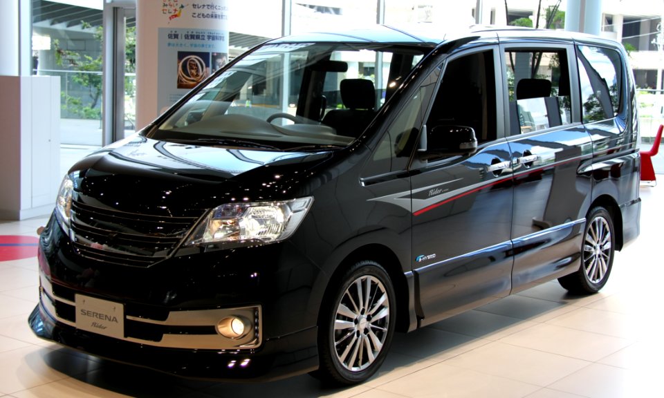 Nissan Serena Rider Performance Spec Black Line S-Hybrid