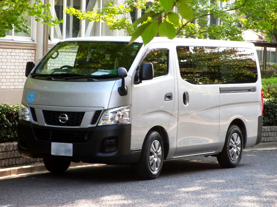 NISSAN NV350 CARAVAN front