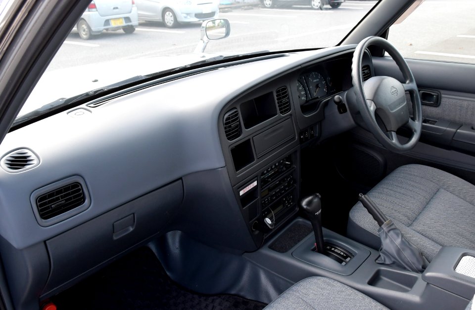 Nissan Crew GLX QK30 interior