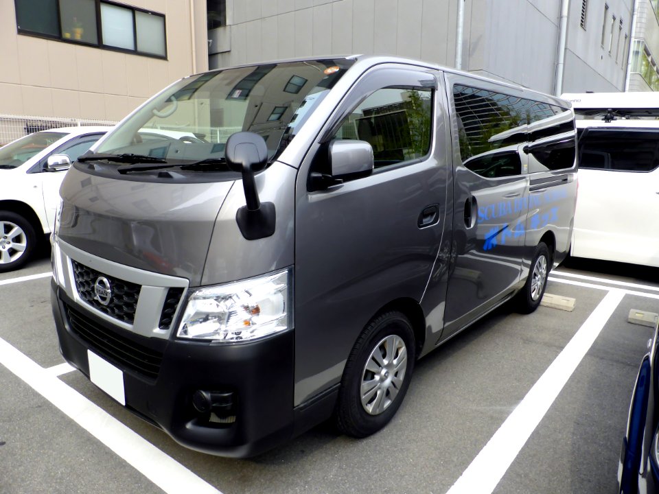 Nissan NV350 CARAVAN WAGON GX (E26) front
