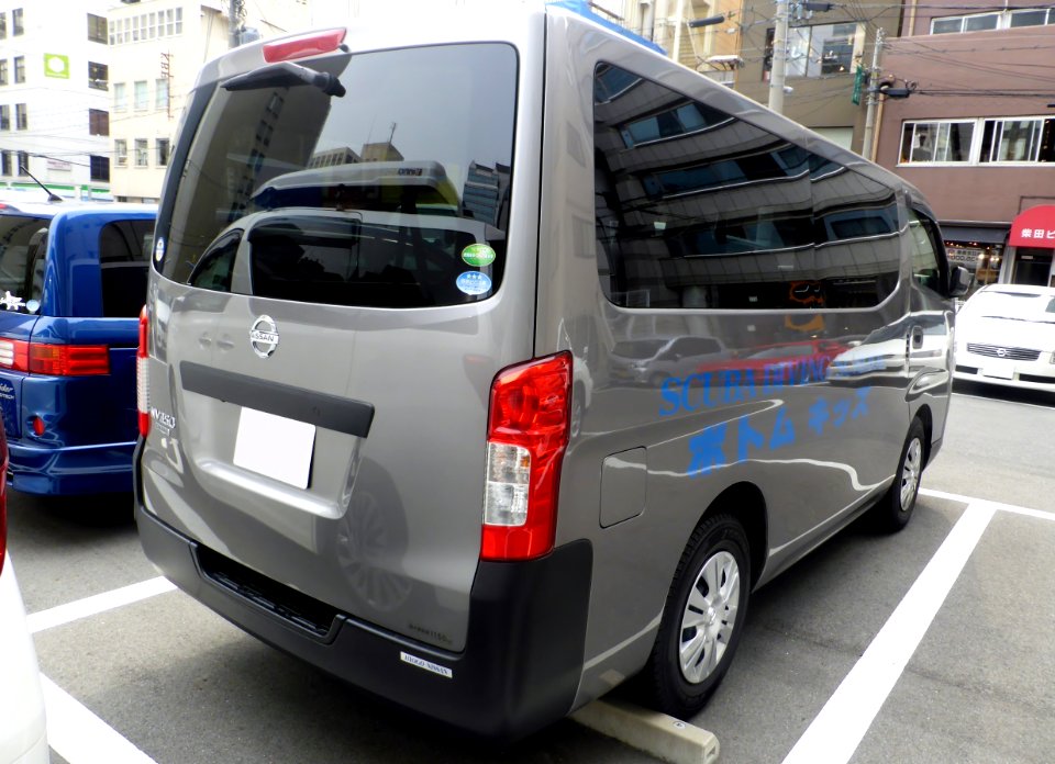 Nissan NV350 CARAVAN WAGON GX (E26) rear