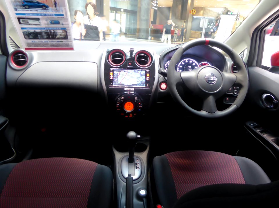 Nissan NOTE NISMO (DBA-E12) interior
