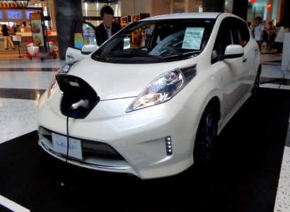 Nissan LEAF G aero style (ZE0) front