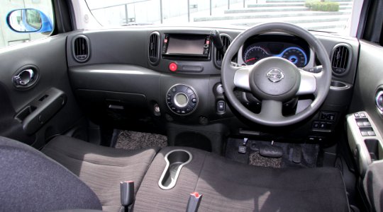 Nissan cube 15G interior