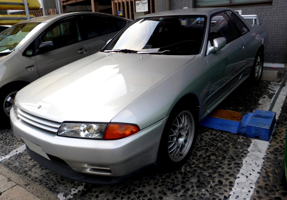 Nissan SKYLINE GT-R (E-BNR32) front