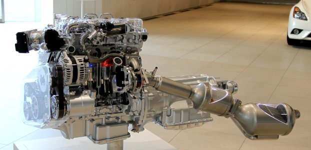 Nissan NV350 Caravan powertrain