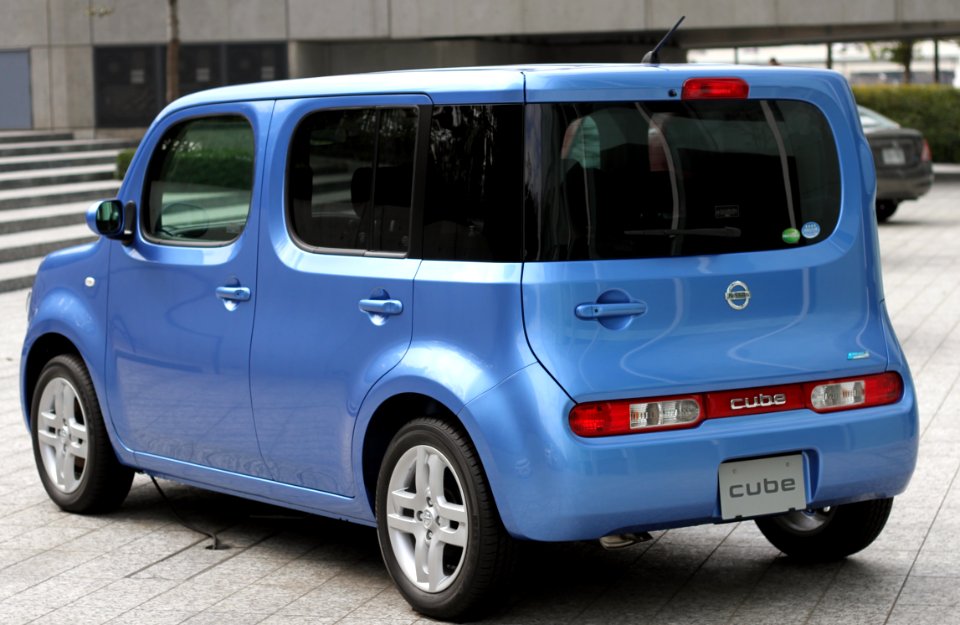 Nissan cube 15G rear