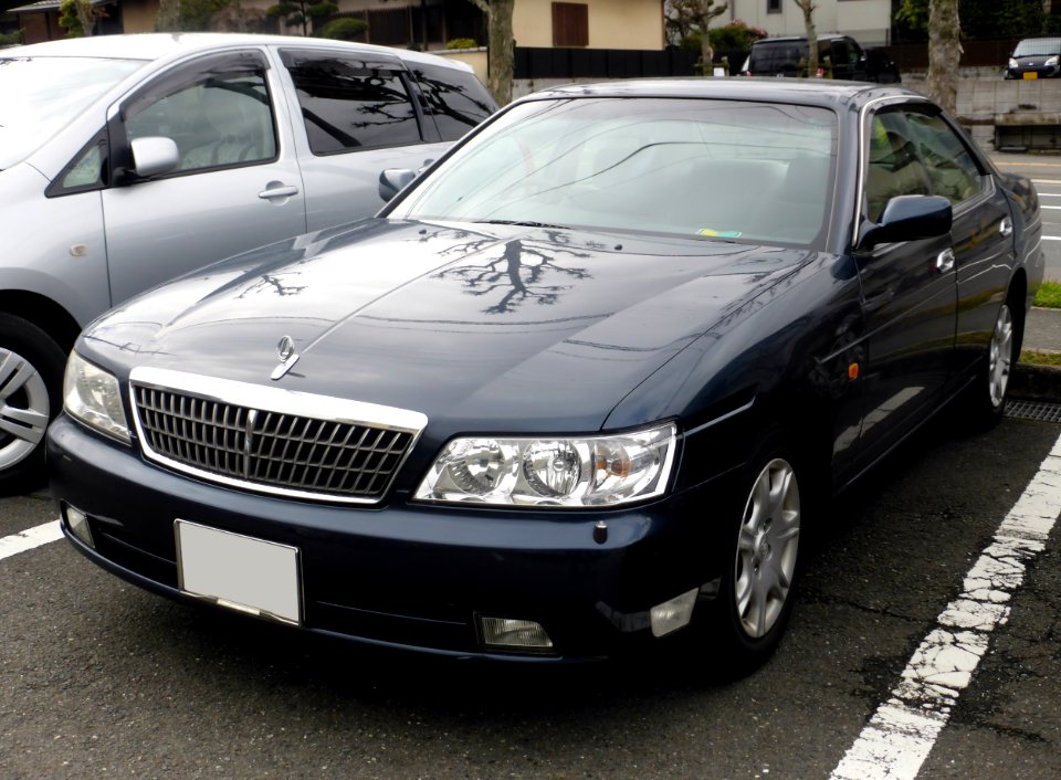 Nissan Laurel Medalist (C35) front