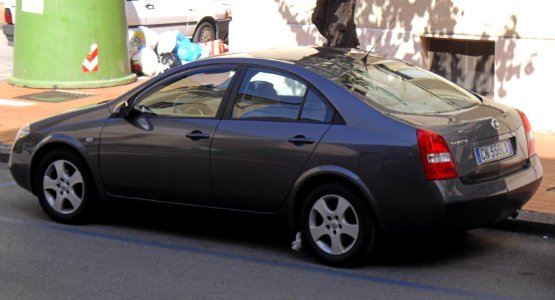 Nissan Primera 4-door sedan photo