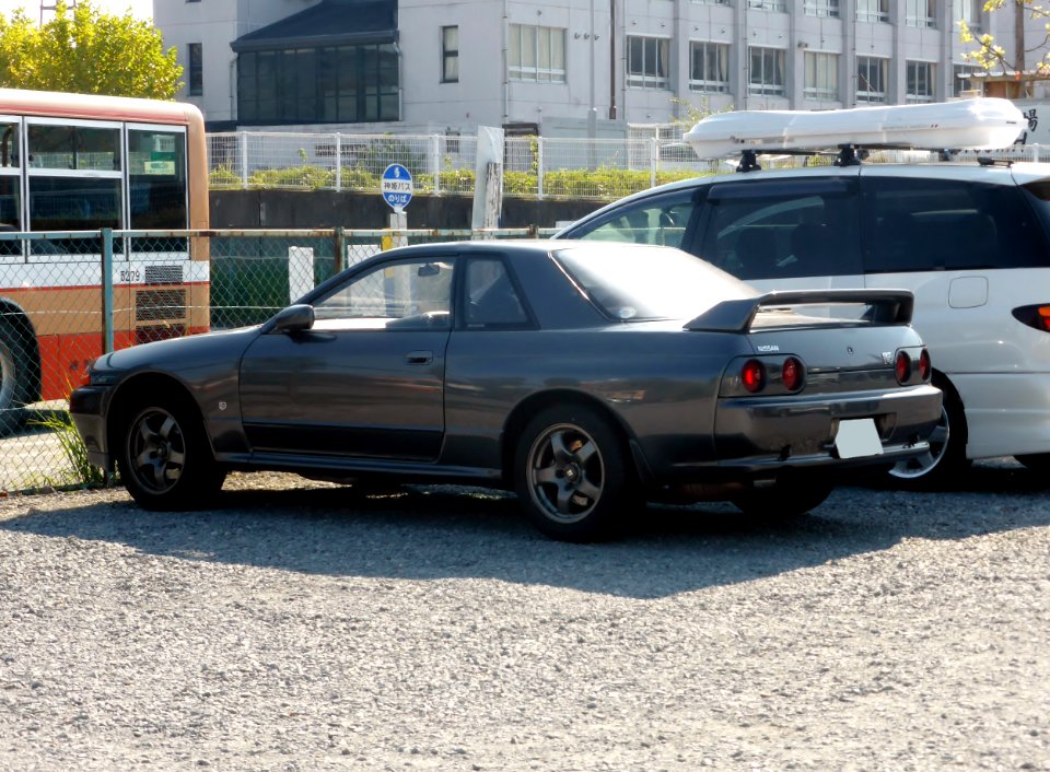 Nissan Skyline GT-R (BNR32) rear