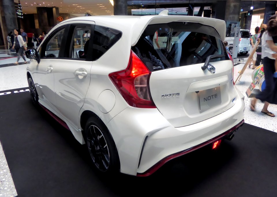 Nissan NOTE NISMO (DBA-E12) rear