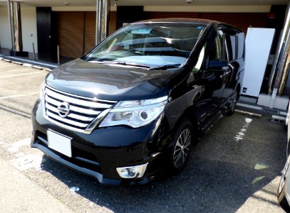 Nissan SERENA HIGHWAY STAR S-HYBRID (C26) front