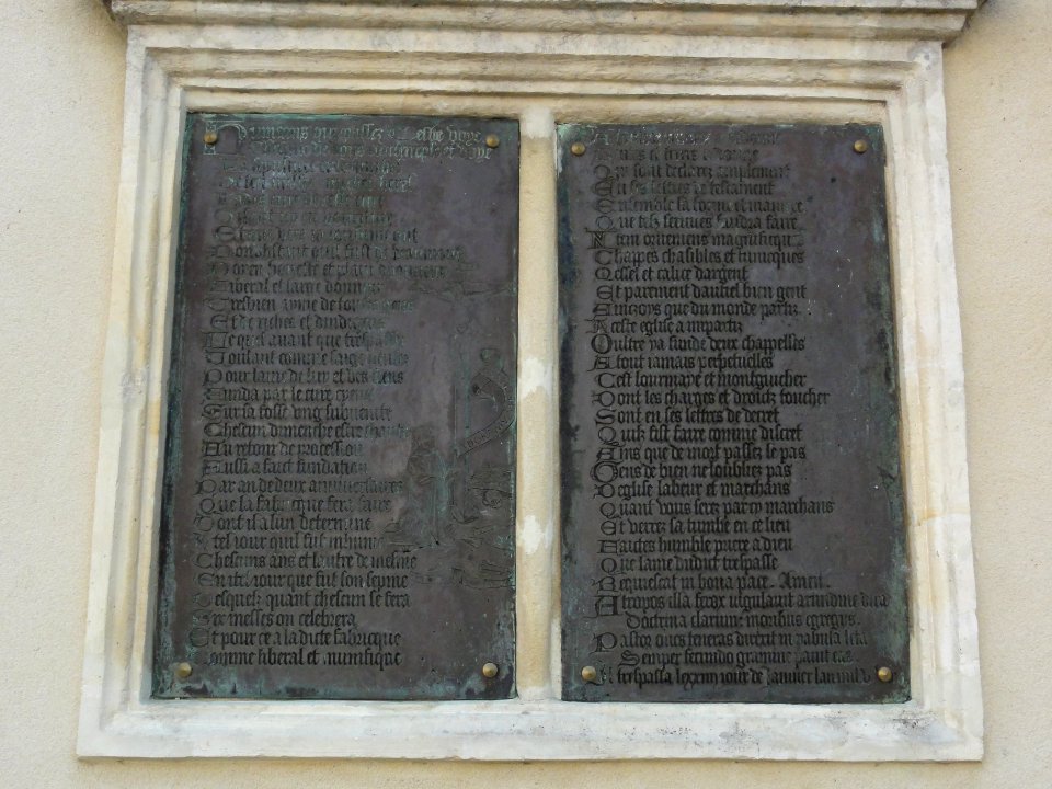 Nouans (Sarthe) église, deux plaques en ancien français