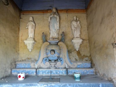 Nouans (Sarthe) oratoire avec croix de mission, intérieur