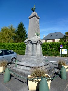 Novion-Porcien (Ardennes) monument aux morts