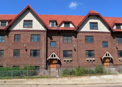 Nottingham Apts (Omaha) 804-808 N 33 St from E 1