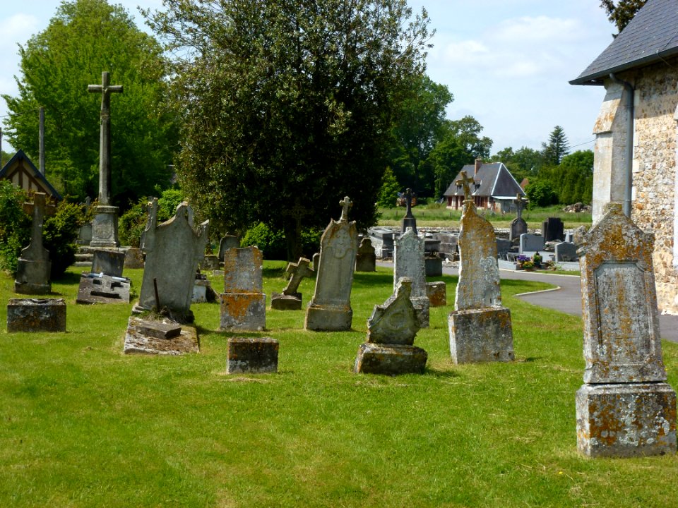 Notre-Dame d'Épine (Eure, Fr) croix de cimetière, vieux cimetière