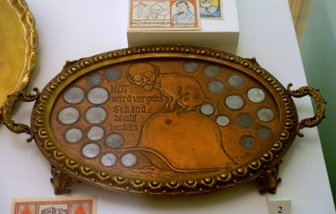 Notgeld (emergency money) tray with depiction of Reichsminsterpräsident Philipp Scheidemann's resignation in June 1919, 1920 AD, brass, copper - Braunschweigisches Landesmuseum - DSC04893