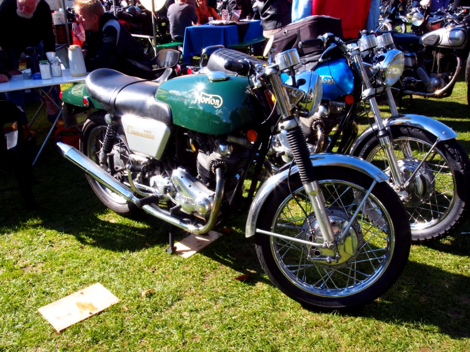 Norton 750 Commando pic3