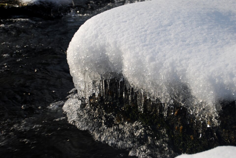 Snow hanging frozen