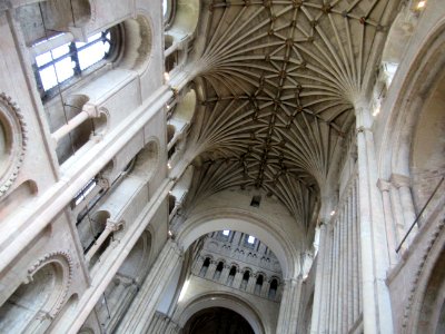 Norwich Cathedral, south transept 02