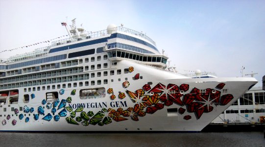 Norwegian Gem bow Pier 88 jeh