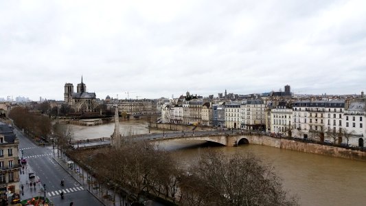 Notre-Dame de Paris et le pont de la Tournelle depuis la terrasse de l'Institut du monde arabe