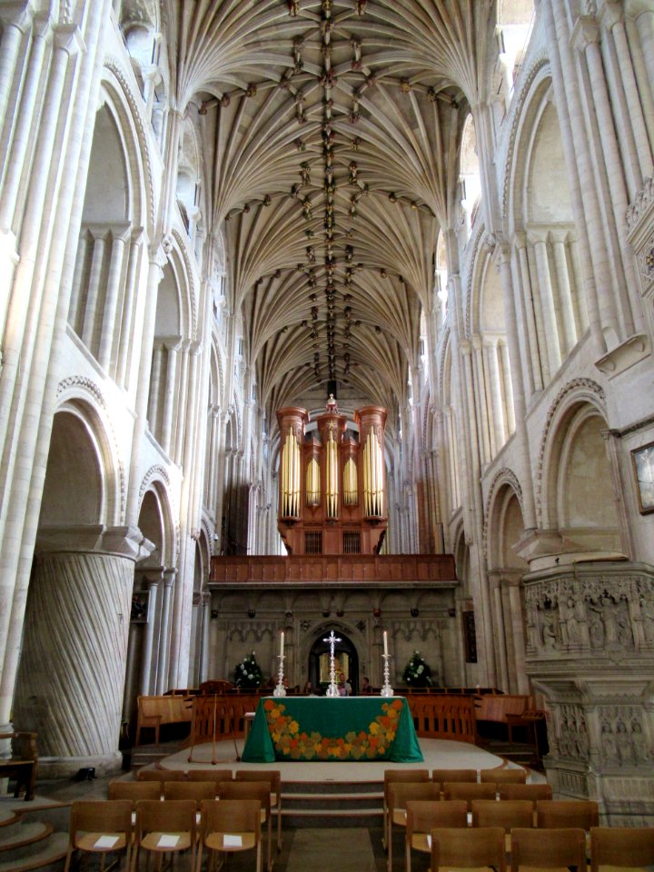Norwich Cathedral, nave altar