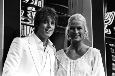 NOS televisieprogramma Europaquiz. Willem Ruys en Nina van Pallandt, Bestanddeelnr 930-2990
