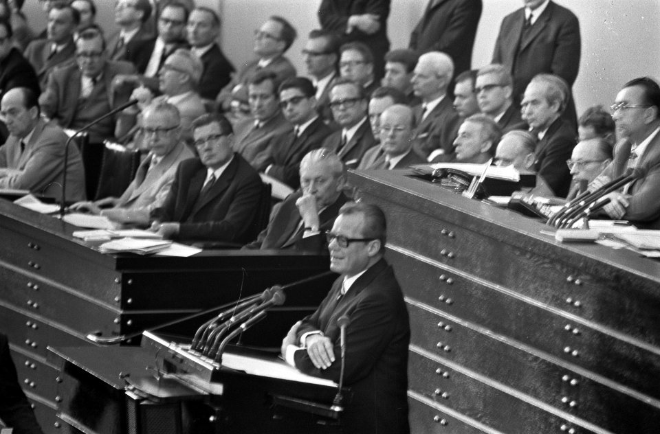 Notstandgesetz in Duitse parlement. Willy Brandt aan het woord, Bestanddeelnr 921-4020