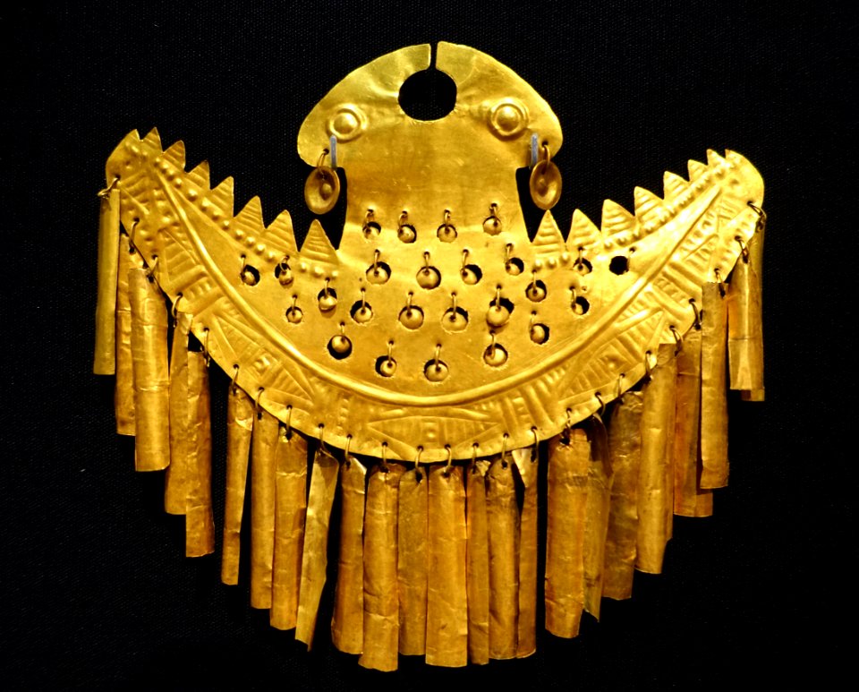 Nose ornament (anchor form with plates), Calima region, Colombia, Yotoco period, probably c. 1-700 AD, gold - Dallas Museum of Art - DSC04682