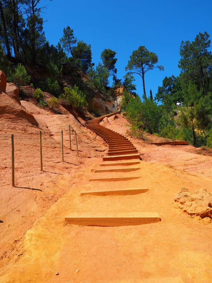 Rise emergence ocher rocks