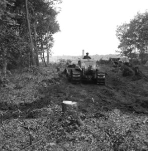 Npc, pijpleidingen, stobben rooien, buldozers, Bestanddeelnr 165-0641