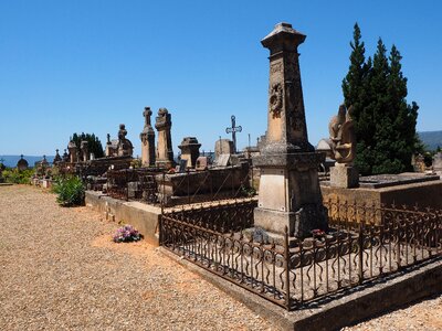 Old cemetery roussillon tomb