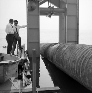 Npc, leidingen, mannen, ijsselmeer, Bestanddeelnr 250-8054