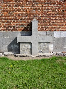 Noyelles-sur-Sambre (Nord, Fr) croix de tombe
