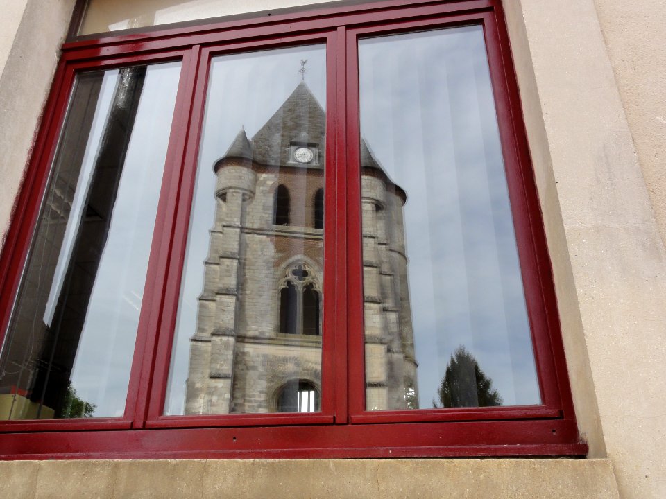 Nouvion-et-Catillon (Aisne) église (03), reflexion de la tour