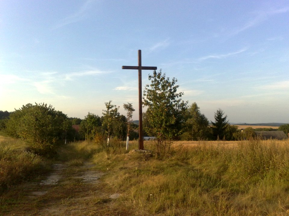 NOVÁ VES - kříž u vjezdu do obce