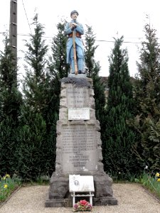 Nouvion-le-Comte (Aisne) monument aux morts