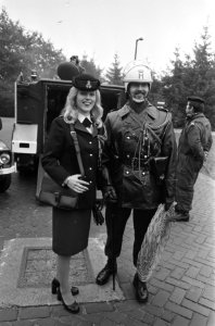 Nouveautes bij Koninklijke Marechaussee in Apeldoorn gepresenteerd uniform vo, Bestanddeelnr 928-2365