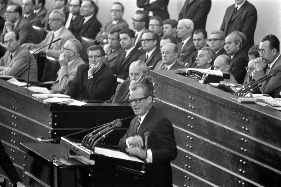 Notstandgesetz in Duitse parlement. Willy Brandt aan het woord, Bestanddeelnr 921-4019