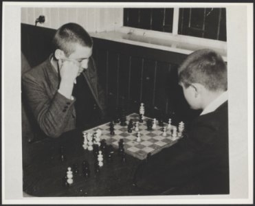 NSB kinderen spelen schaak, Bestanddeelnr 31018 033