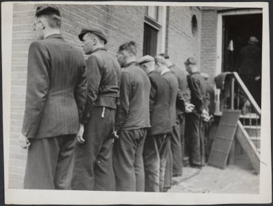 NSB-ers - Van verdachte personen gezuiverd, Bestanddeelnr 512 001 photo