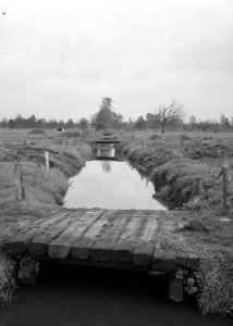 Normalisatie van beken, graven en dempen van sloten, leggen riolering, duikers e, Bestanddeelnr 162-0119