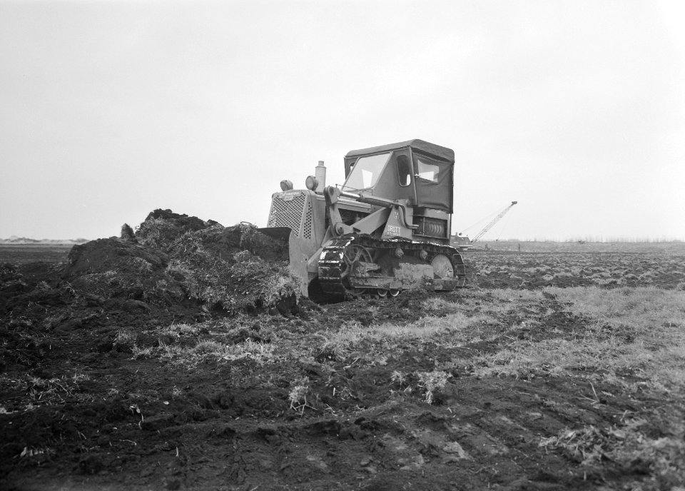 Normalisatie van beken, graven en dempen van sloten, leggen riolering, duikers e, Bestanddeelnr 162-0155
