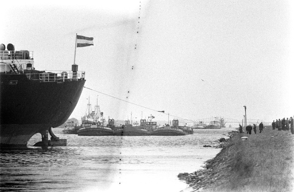 Noordzeekanaal gestremd, aanvaring tussen Panamees Alexandra K en de Averdijk, , Bestanddeelnr 916-1409