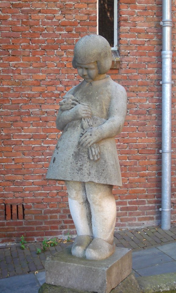 Noordwijkerhout kunstwerk meisje met tulpen