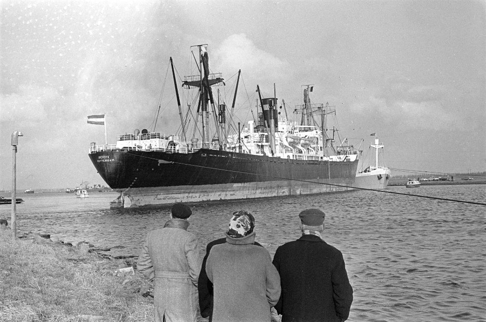 Noordzeekanaal gestremd, aanvaring tussen Panamees Alexandra K en de Averdijk, Bestanddeelnr 916-1401